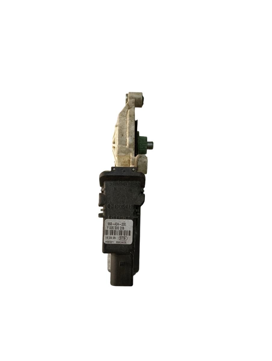 Motoras geam pivotant stanga spate VOLKSWAGEN PASSAT 3C2 2005 - 2010 993424200