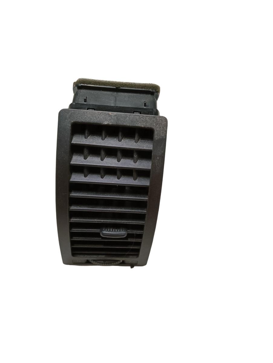 Grila de ventilatie laterala panou de bord stanga fata VOLKSWAGEN POLO 9N_ 2001 - 2012