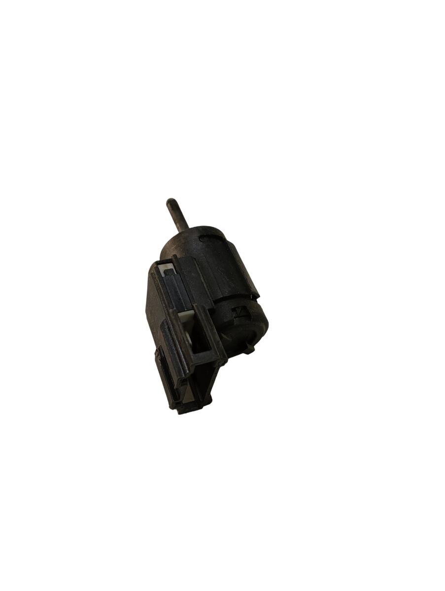 Comutator senzor pedala de frana SKODA SUPERB 3U4 2001 - 2008, VOLKSWAGEN PHAETON 3D_ 2002 - 2016 3b0945511c