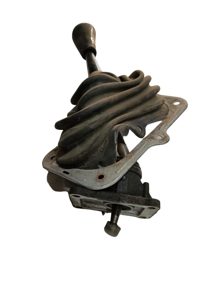 Schimbator de viteze/selector TOYOTA HILUX VII Pickup _N1_, _N2_, _N3_ 2004 - > 2.5 D 4WD 2KD-FTV