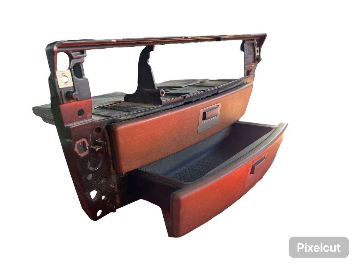 Compartiment/spatiu de depozitare panou de bord BMW 7 IV E65, E66, E67 2001 - 2009 7032886,8261060