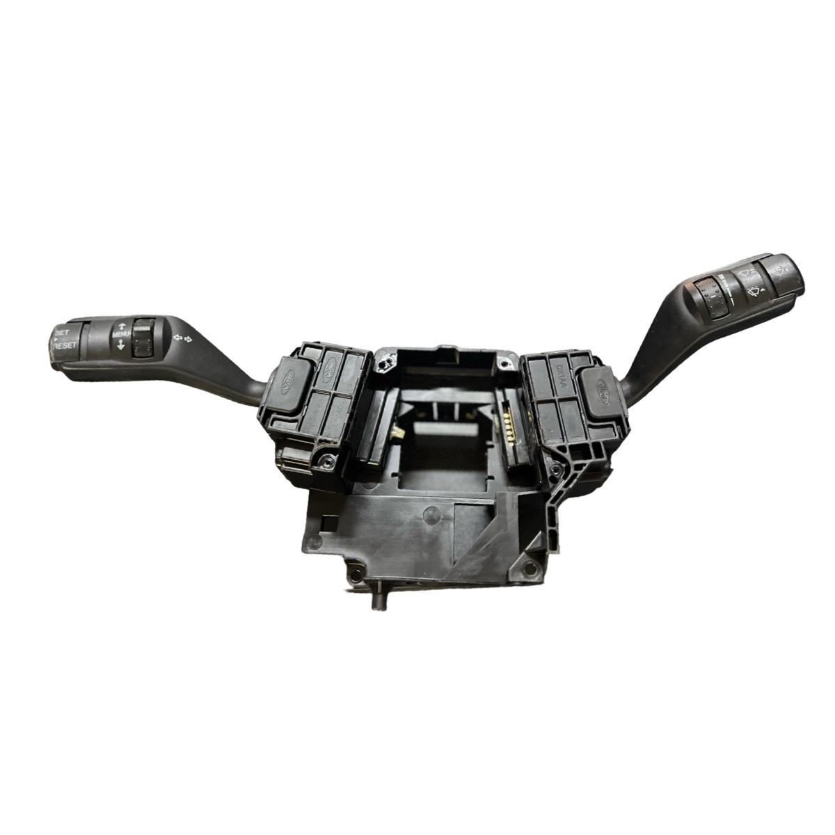 Maneta stergatoare lampa de semnalizare FORD FOCUS II Convertible 2006 - 2010 D8SEP08AAR1