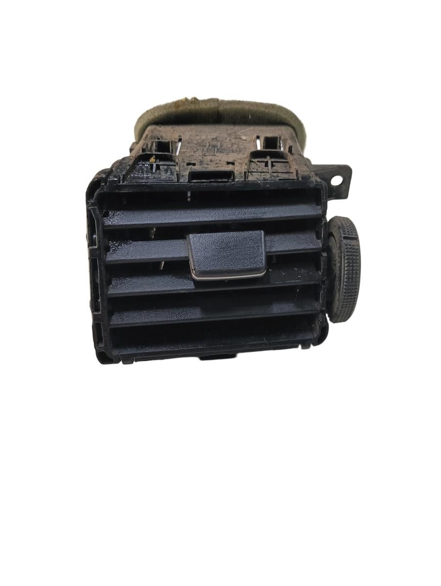 Grila ventilatie dreapta fata NISSAN TIIDA Hatchback C11 2006 - 2011