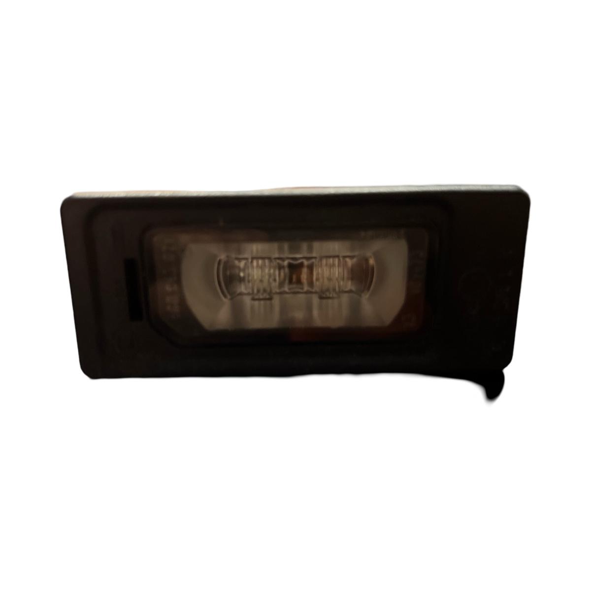 Lampa numar de inmatriculare dreapta AUDI A6/S6 IV Saloon 4G2, C7, 4GC 2010 - 2018 4G0945021