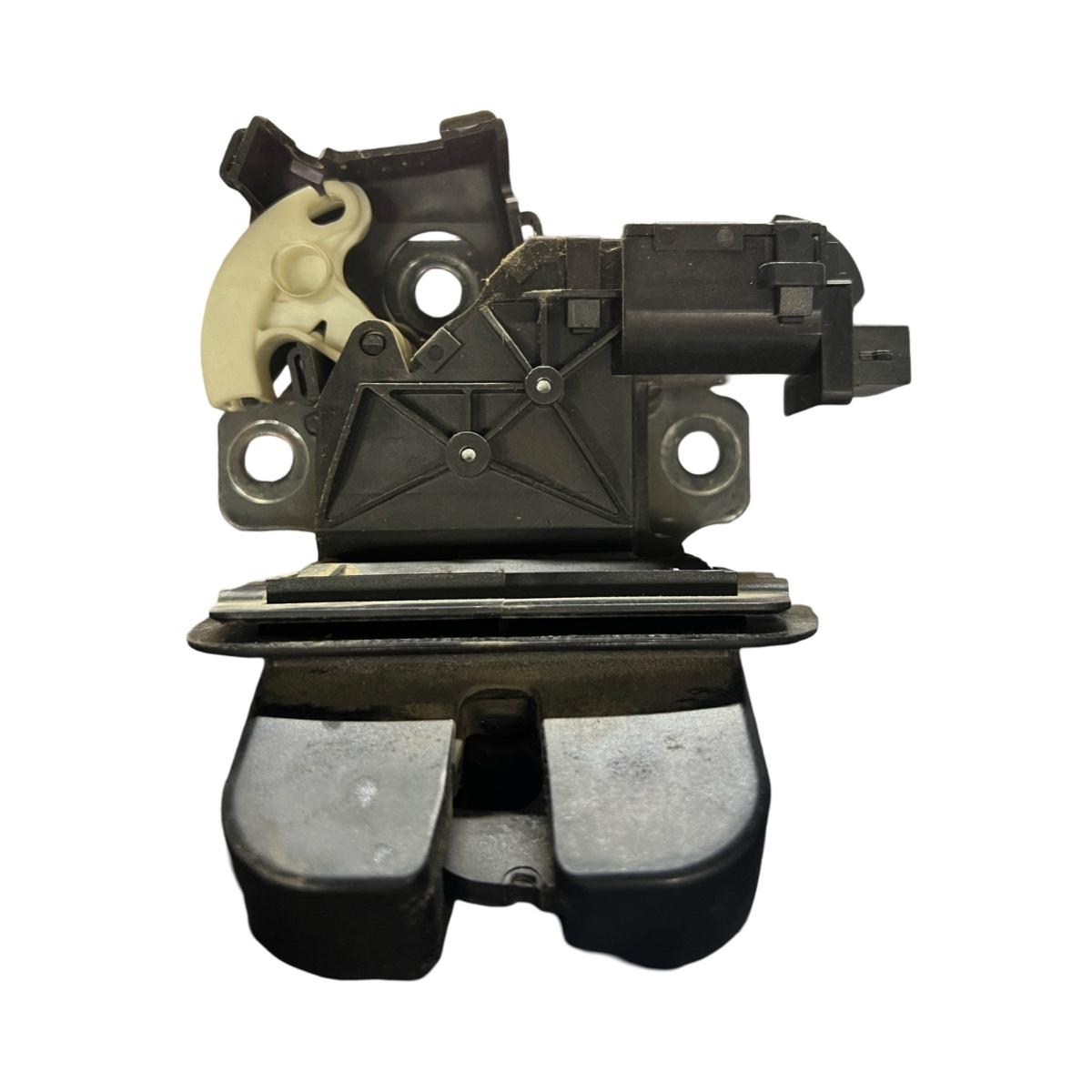 Broasca hayon/portbagaj AUDI A4 Convertible 8H7, B6, 8HE, B7 2002 - 2009 8P6927505C