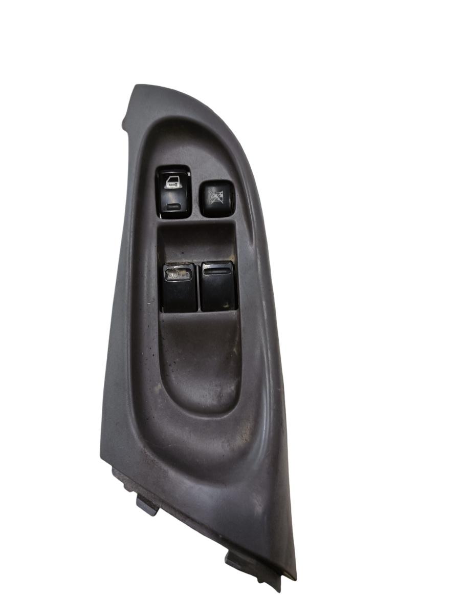 Butoane geamuri electrice stanga fata NISSAN ALMERA II N16 2000 - >