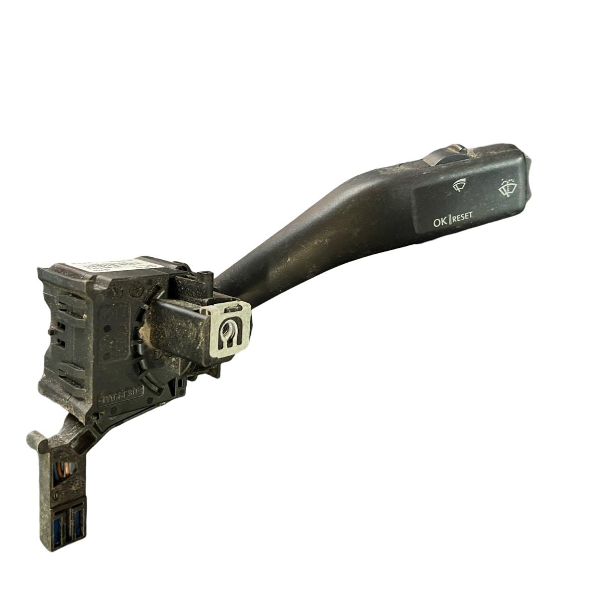 Maneta actionare stergatoare VOLKSWAGEN PASSAT Variant 3C5 2005 - 2011, SKODA OCTAVIA II Combi 1Z5 2004 - 2013 1K0953519C