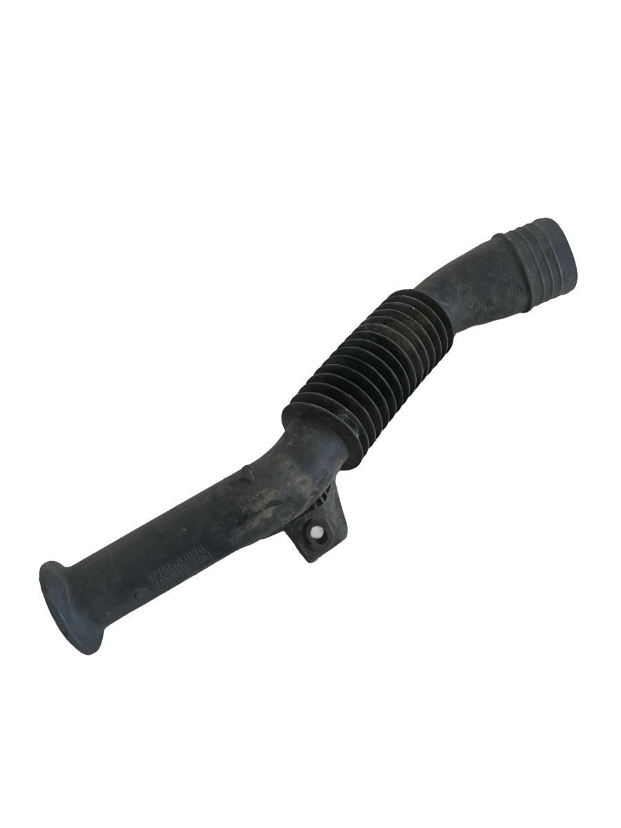 Furtun admisie aer TOYOTA YARIS _P9_ 2005 - > 17751-0J030