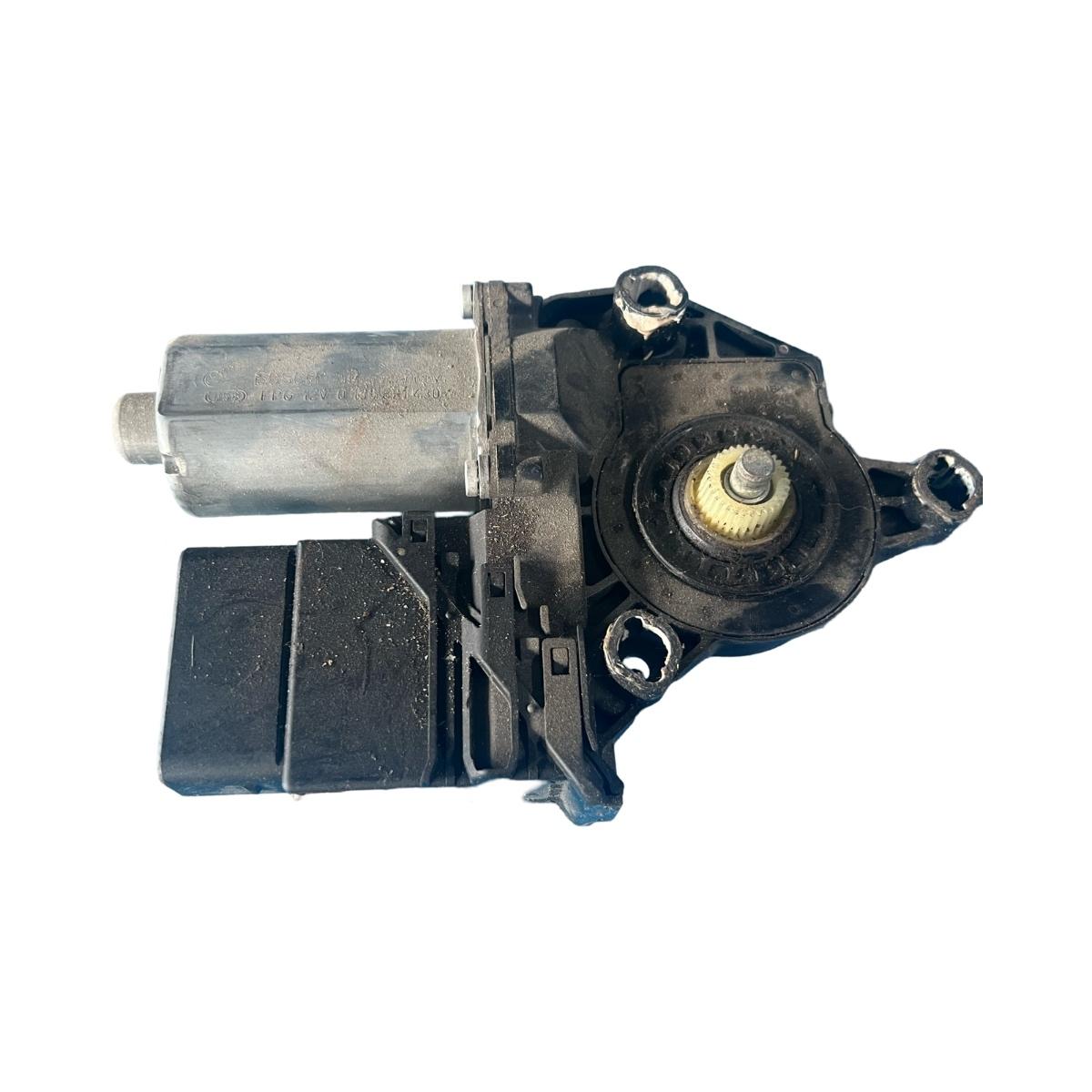 Motoras geam pivotant dreapta spate VOLKSWAGEN GOLF V Variant 1K5 2007 - 2009 5MO8394C2A