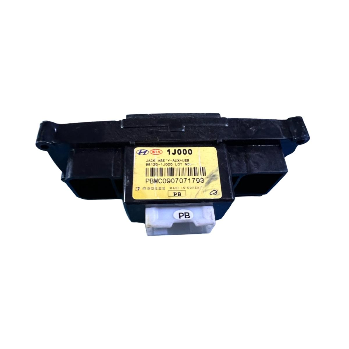 Conector priza USB HYUNDAI i20 PB, PBT 2008 - > 1J000