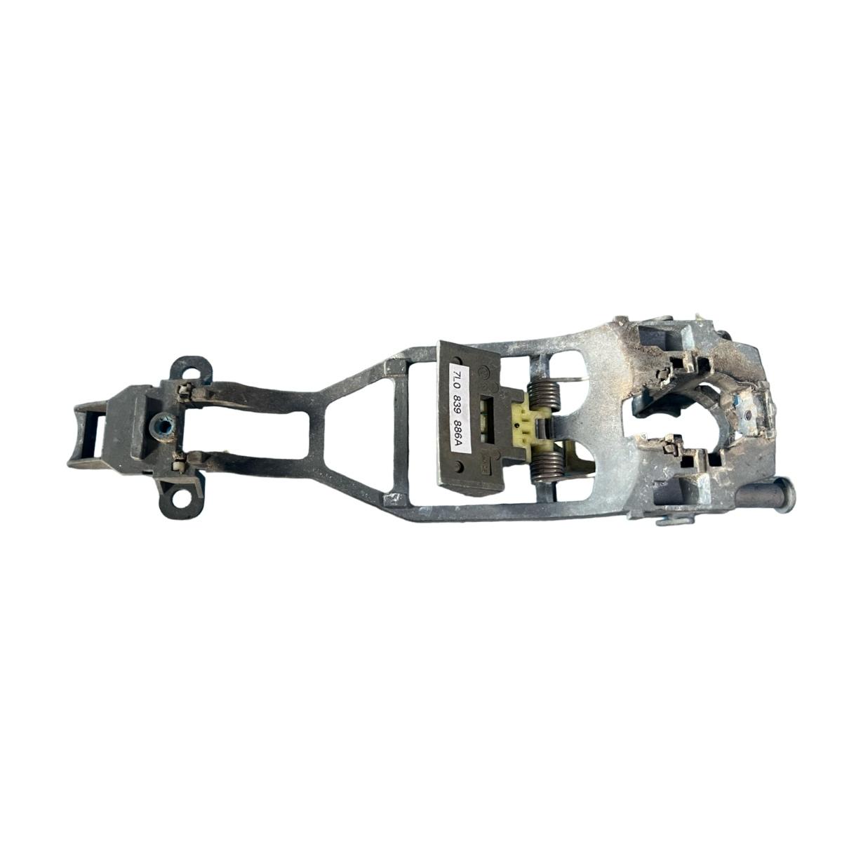 Maner/suport exterior portiera spate dreapta spate VOLKSWAGEN TOUAREG 7LA, 7L6, 7L7 2002 - 2013 7L0839886A