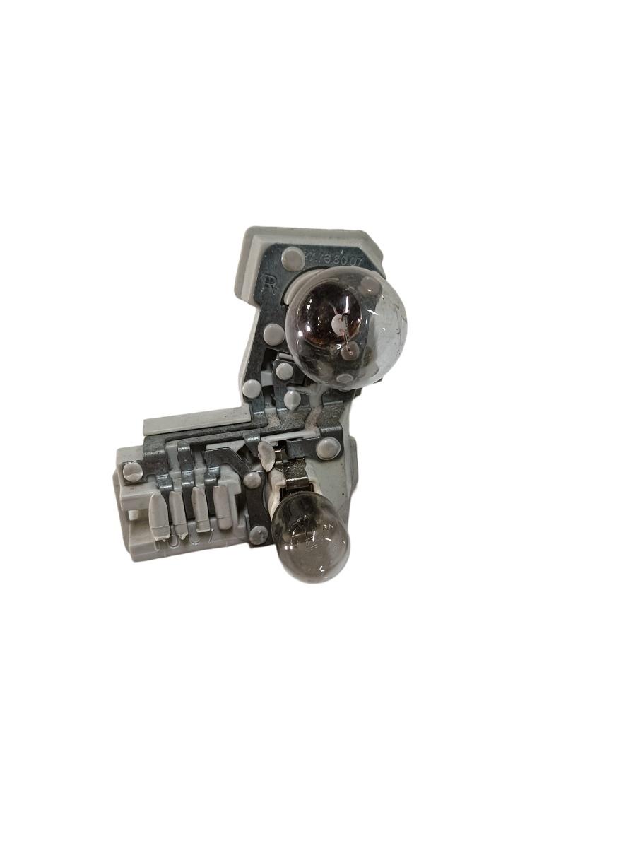 Soclu stop  dreapta AUDI A3 II 8P1 2003 - 2013 8p4945258a