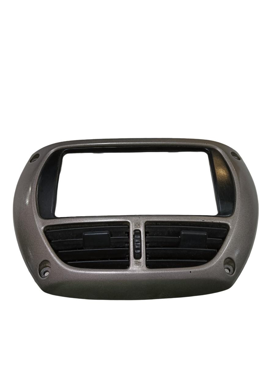 Grila ventilatie/ornament cd player  TOYOTA RAV 4 II _A2_ 2000 - 2005