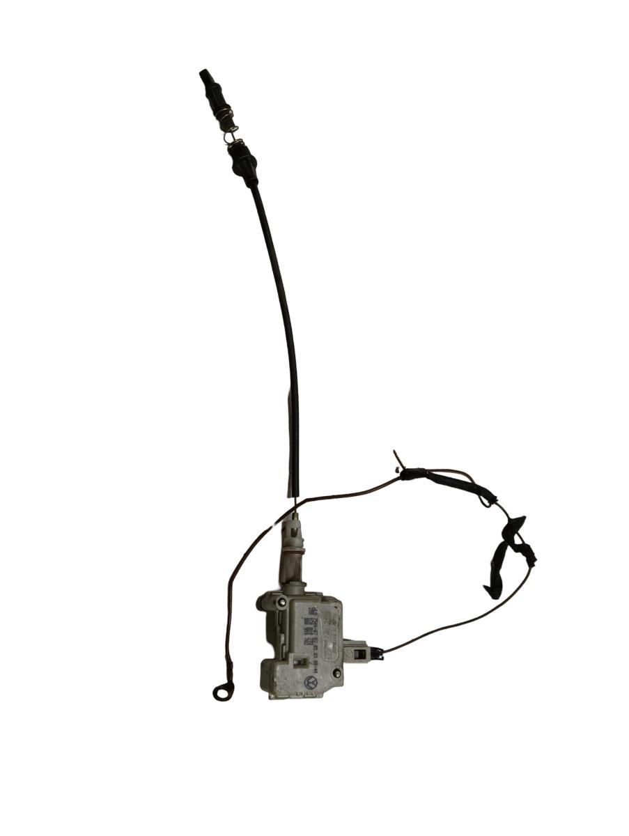 Motoras blocare usita rezervor combustibil VOLKSWAGEN GOLF IV 1J1 1997 - 2007 HELLA 3b0959782