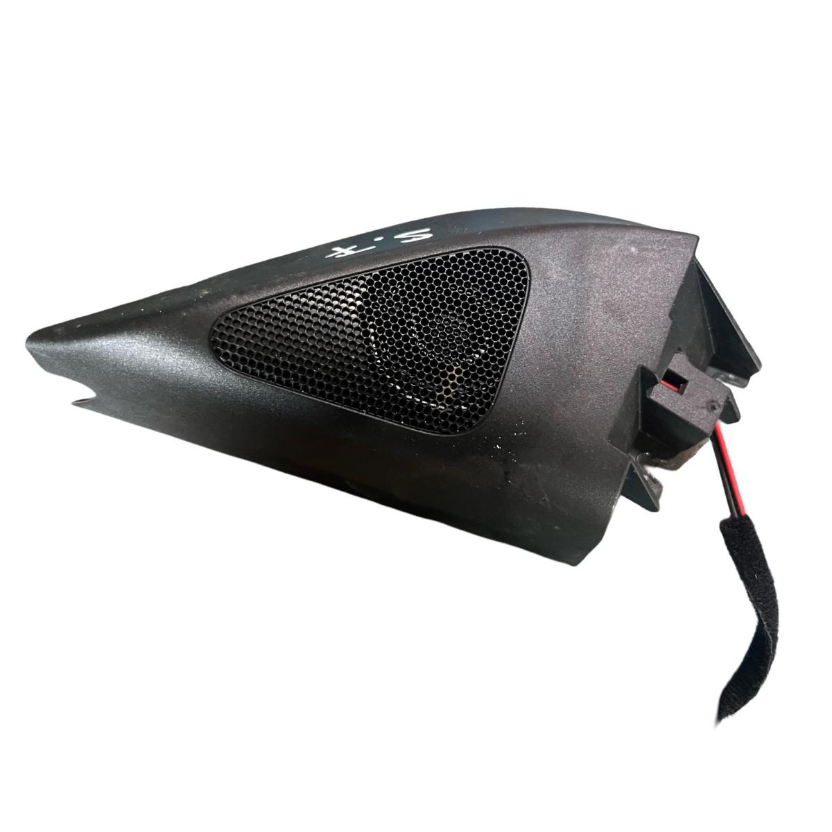 Cadru difuzor bord centrala stanga fata VOLKSWAGEN PASSAT 3C2 2005 - 2010