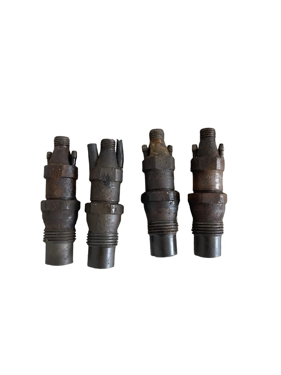 Set injectoare combustibil VOLKSWAGEN TRANSPORTER IV Bus 70XB, 70XC, 7DB, 7DW, 7DK 1990 - 2 2.4 D AAB 068130202