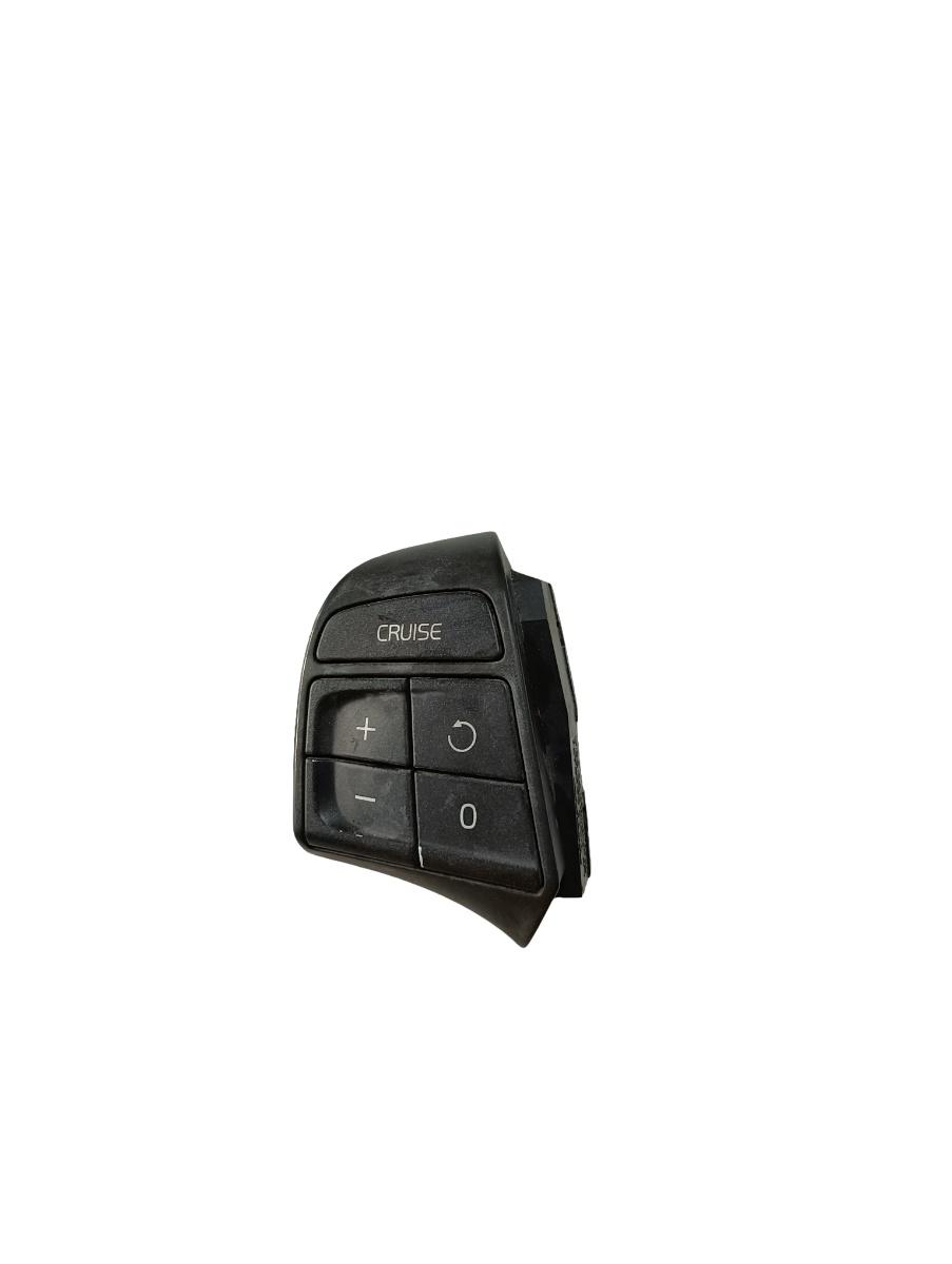 Buton volan VOLVO V50 MW, 545 2003 - 2012 8637471