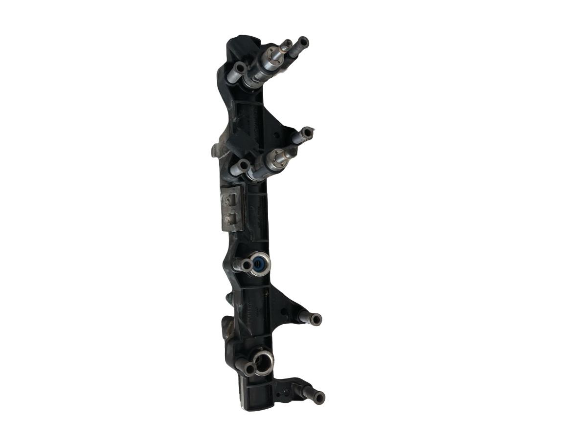 Rampa + 2 injectoare VOLKSWAGEN TOURAN 1T1, 1T2 2003 - 2010 2.0 FSI AXW 06D133340