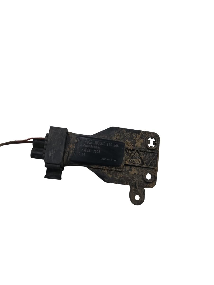 Releu ventilator lichid de racire SKODA RAPID II NH3 2012 - > 5j0919506