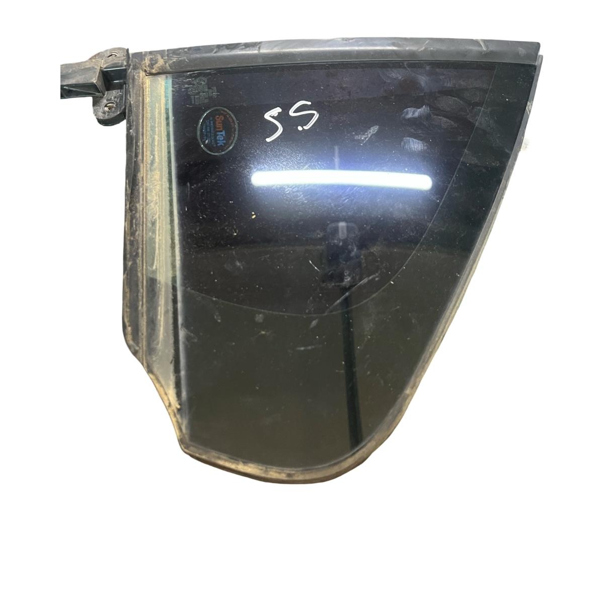 Geam lateral spate stanga spate SKODA RAPID II NH3 2012 - >