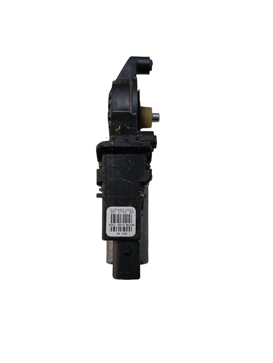Motoras geam pivotant stanga spate SKODA SUPERB 3U4 2001 - 2008 105405301