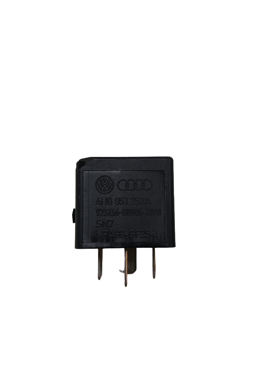 Alte relee VOLKSWAGEN PASSAT 365 2010 - 2014 1.6 TDi BlueMotion CAYC VAG 4h0951253a – foto 2