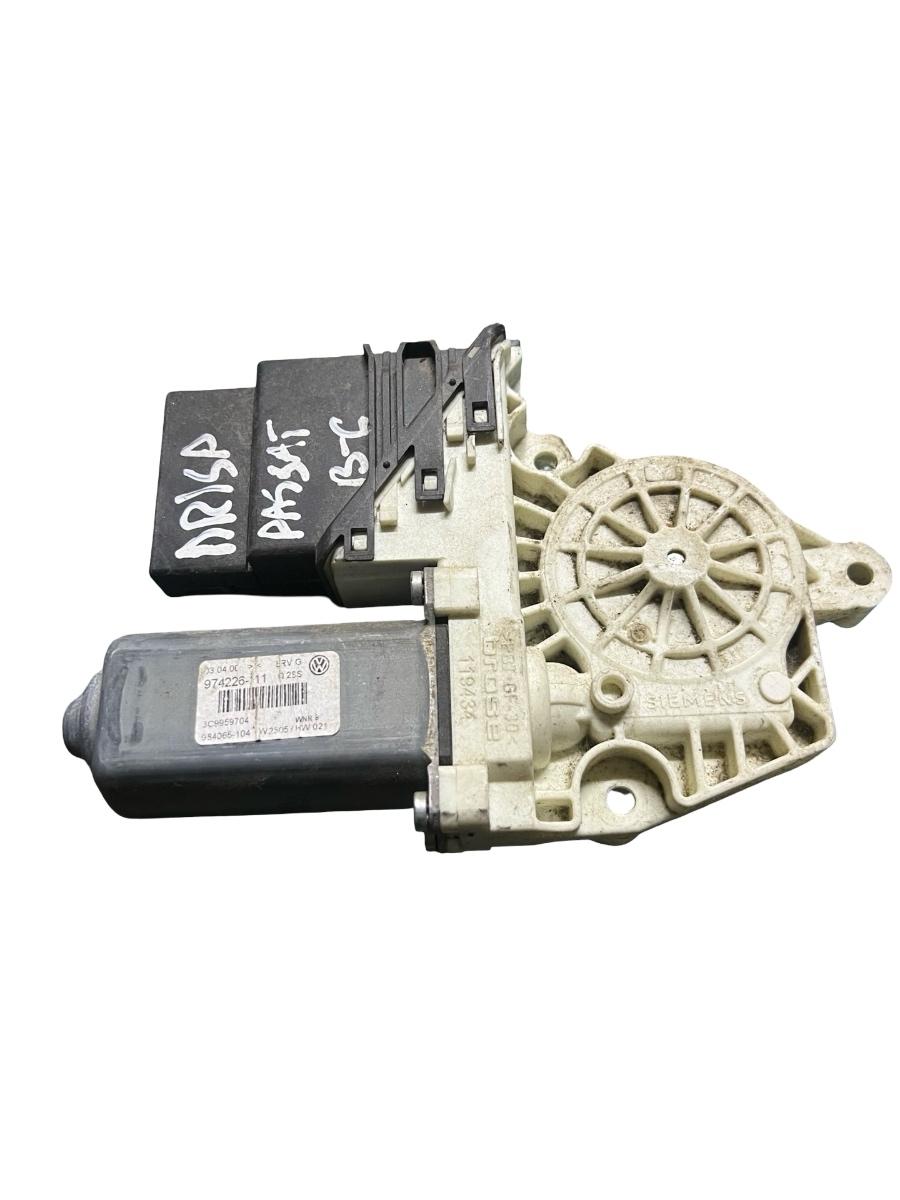 Motoras geam pivotant dreapta spate VOLKSWAGEN PASSAT Variant 3C5 2005 - 2011 TDI BMR, CBBB, VOLKSWAGEN PASSAT 3C2 2005 - 2010 3C9959704