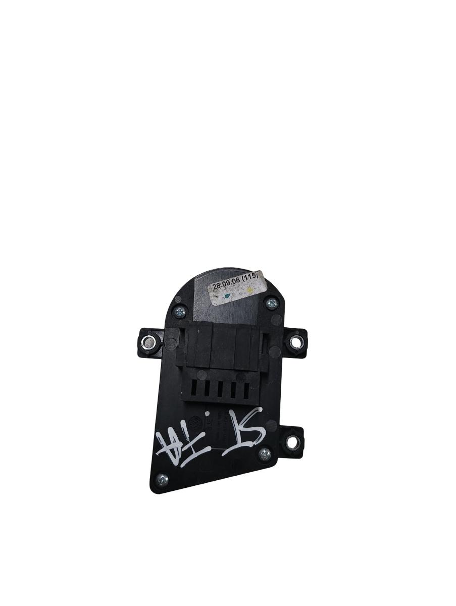 Buton reglaj scaun stanga fata VOLKSWAGEN PASSAT 3C2 2005 - 2010