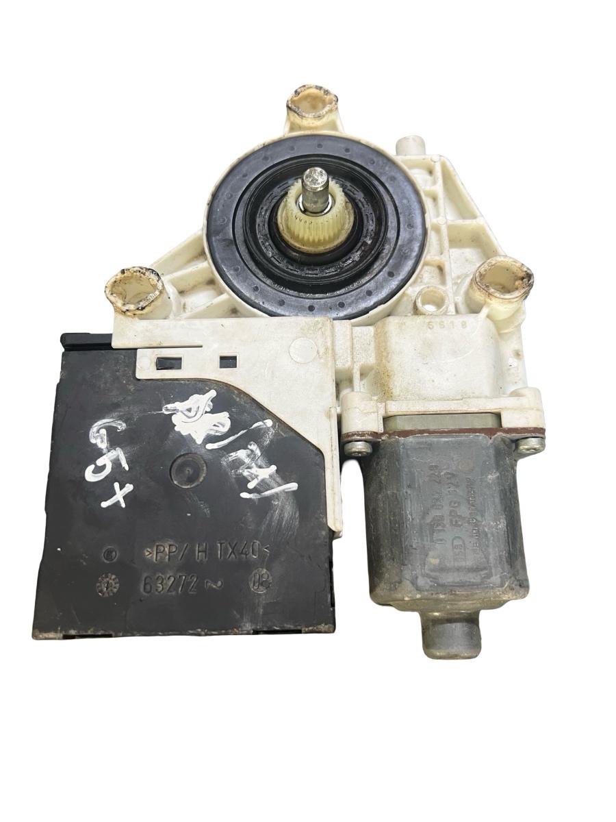 Motoras geam pivotant dreapta fata VOLKSWAGEN GOLF V 1K1 2003 - 2009 1K0959792K