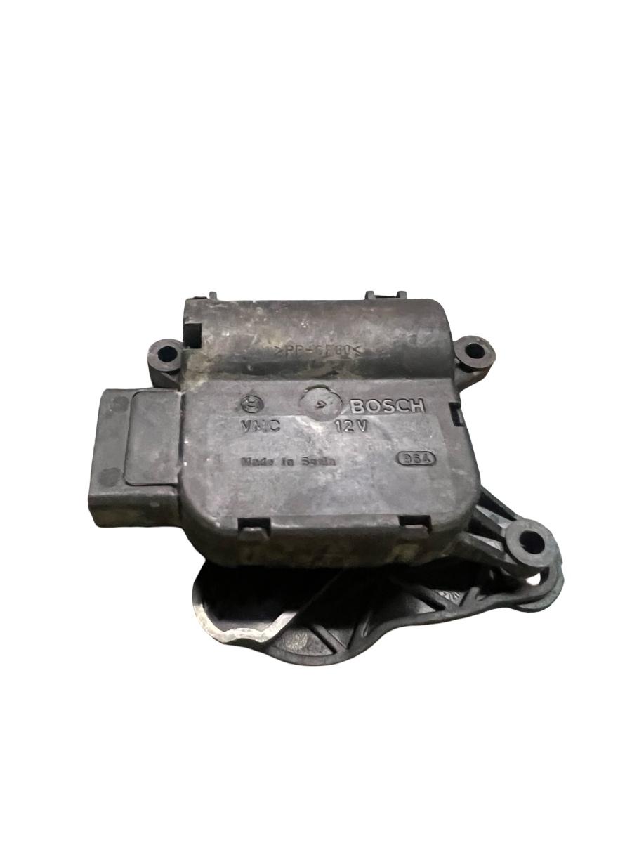 Motoras/actuator clapeta aer VOLKSWAGEN GOLF V 1K1 2003 - 2009 0132801341
