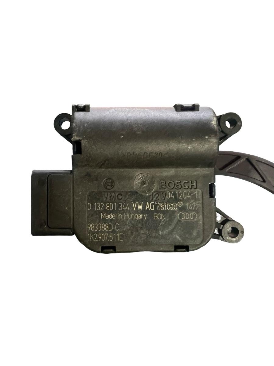 Actuator/motoras clapeta aer AC VOLKSWAGEN PASSAT Variant 3C5 2005 - 2011 0132801344