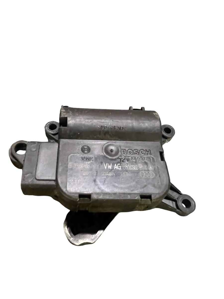 Motoras/actuator clapeta aer VOLKSWAGEN GOLF V 1K1 2003 - 2009 0132801341