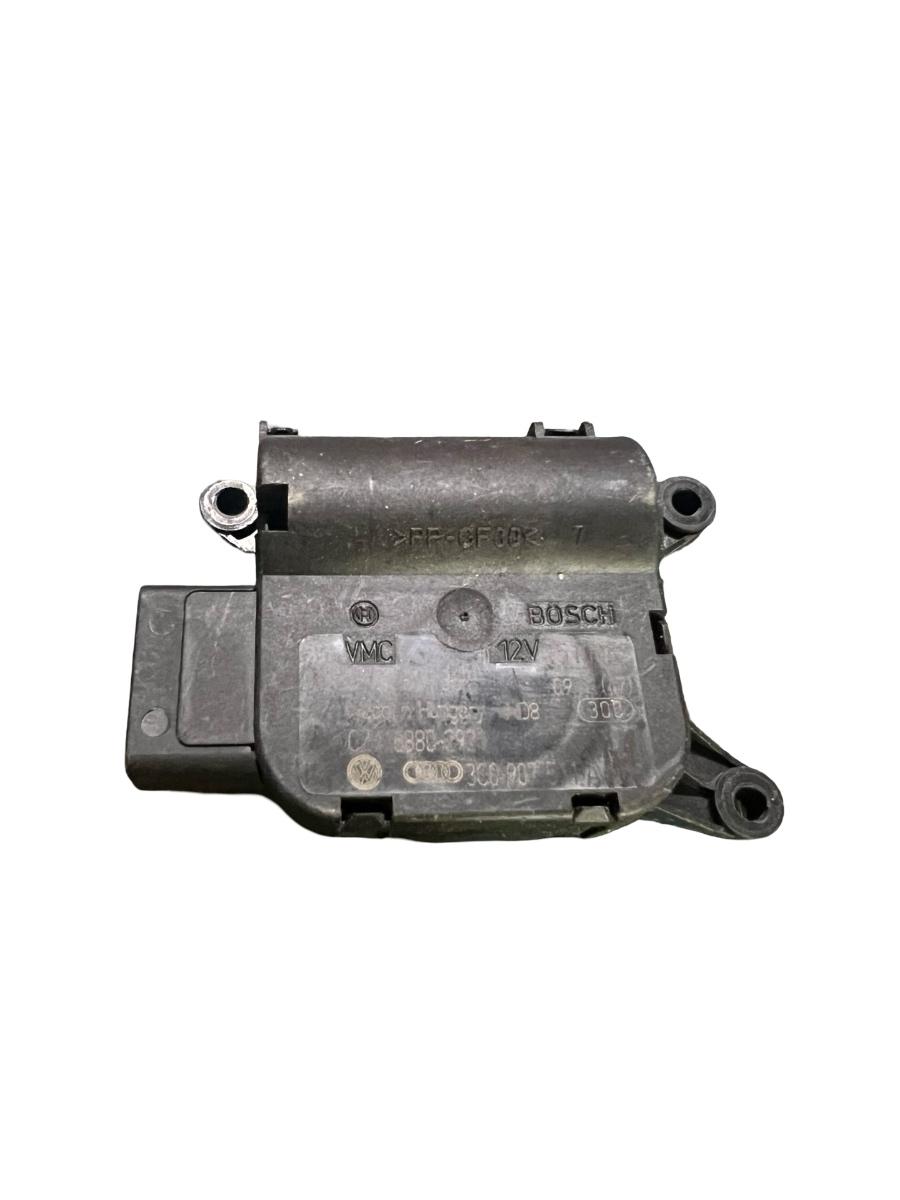 Actuator/motoras clapeta aer AC VOLKSWAGEN GOLF VI 5K1 2008 - 2013 0132801362