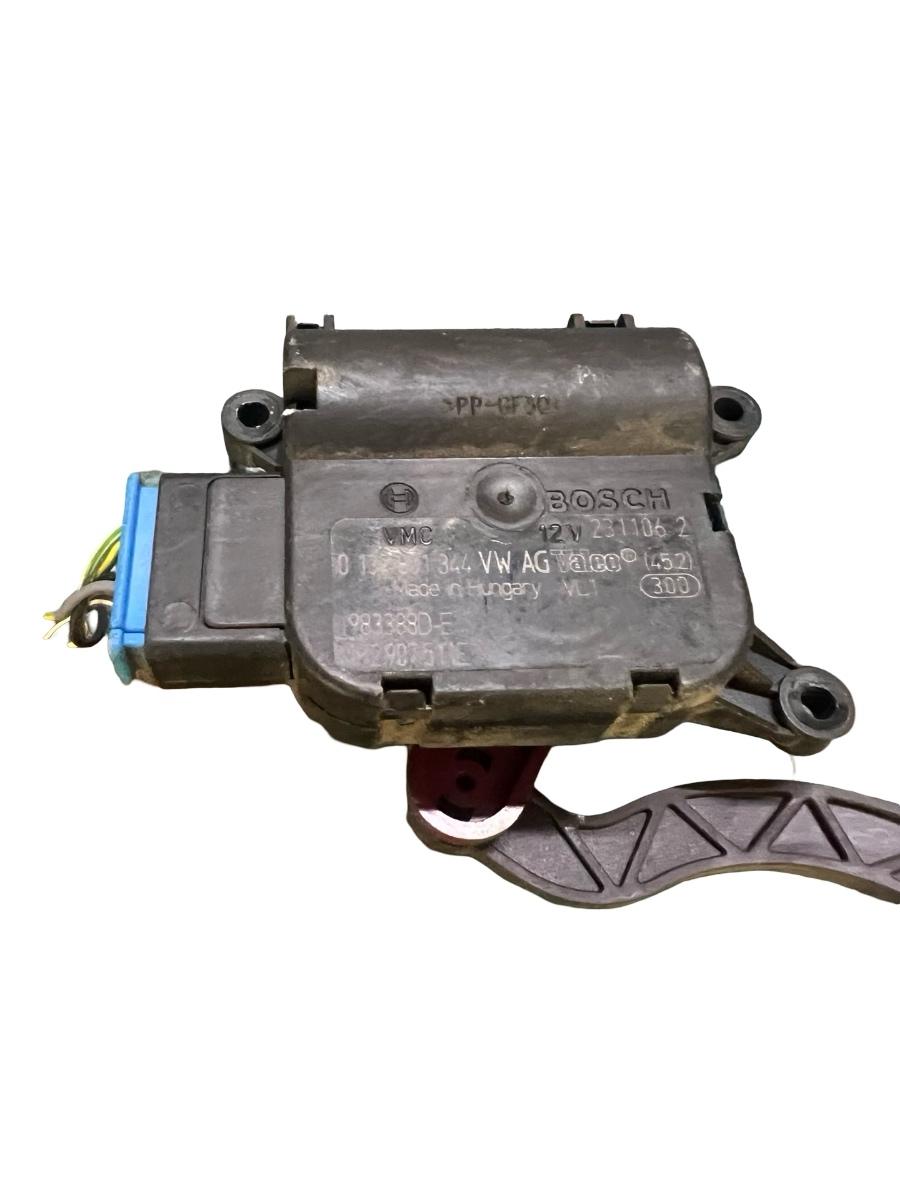 Actuator/motoras clapeta aer AC VOLKSWAGEN PASSAT Variant 3C5 2005 - 2011 0132801344