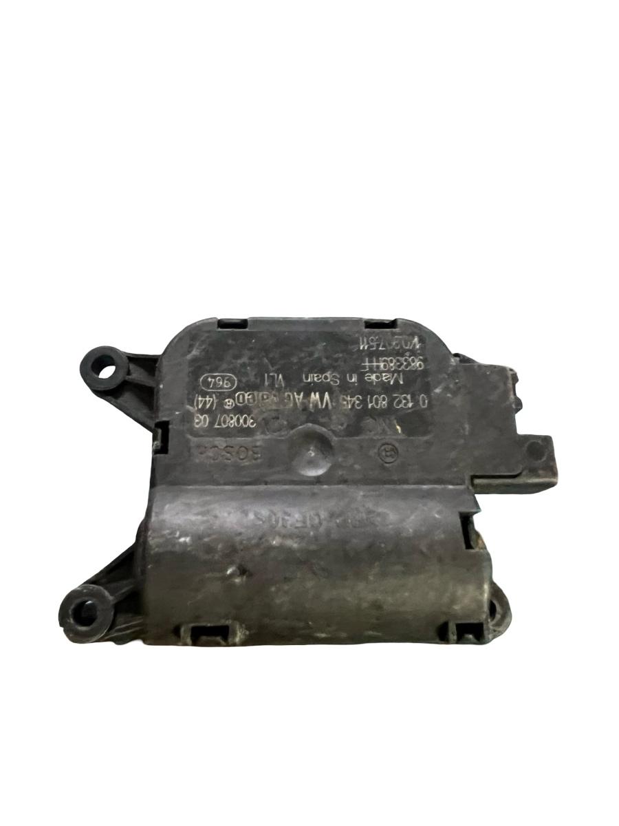 Motoras/actuator clapeta aer VOLKSWAGEN GOLF V 1K1 2003 - 2009 0132801345