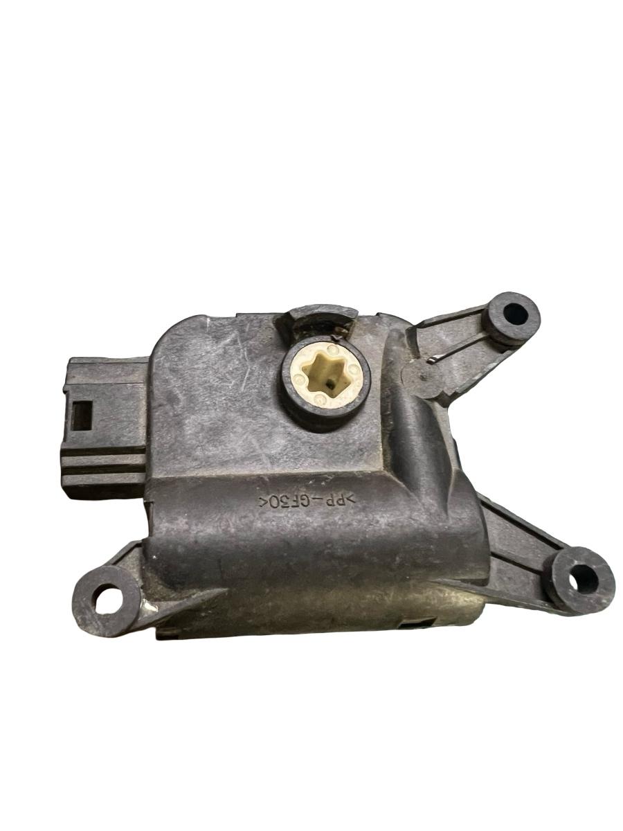 Motoras/actuator clapeta aer VOLKSWAGEN GOLF V 1K1 2003 - 2009 0132801337