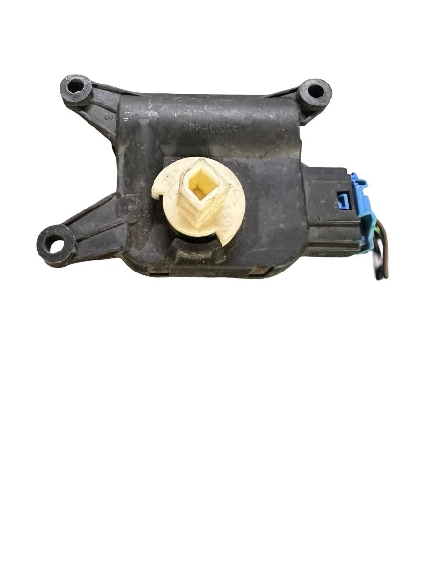 Motoras/actuator clapeta aer VOLKSWAGEN GOLF V 1K1 2003 - 2009 0132801338