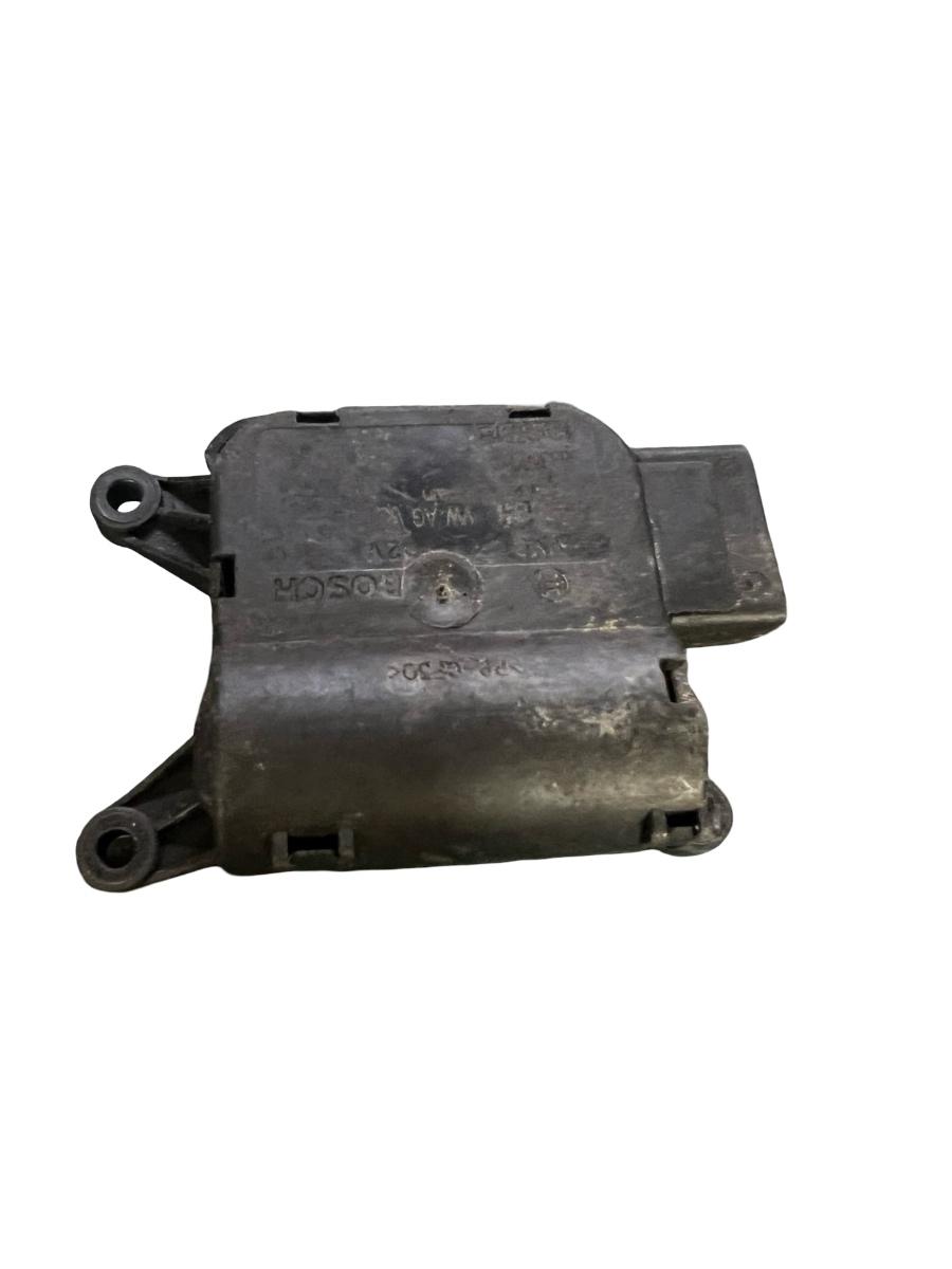 Motoras/actuator clapeta aer VOLKSWAGEN GOLF V 1K1 2003 - 2009 0132801341