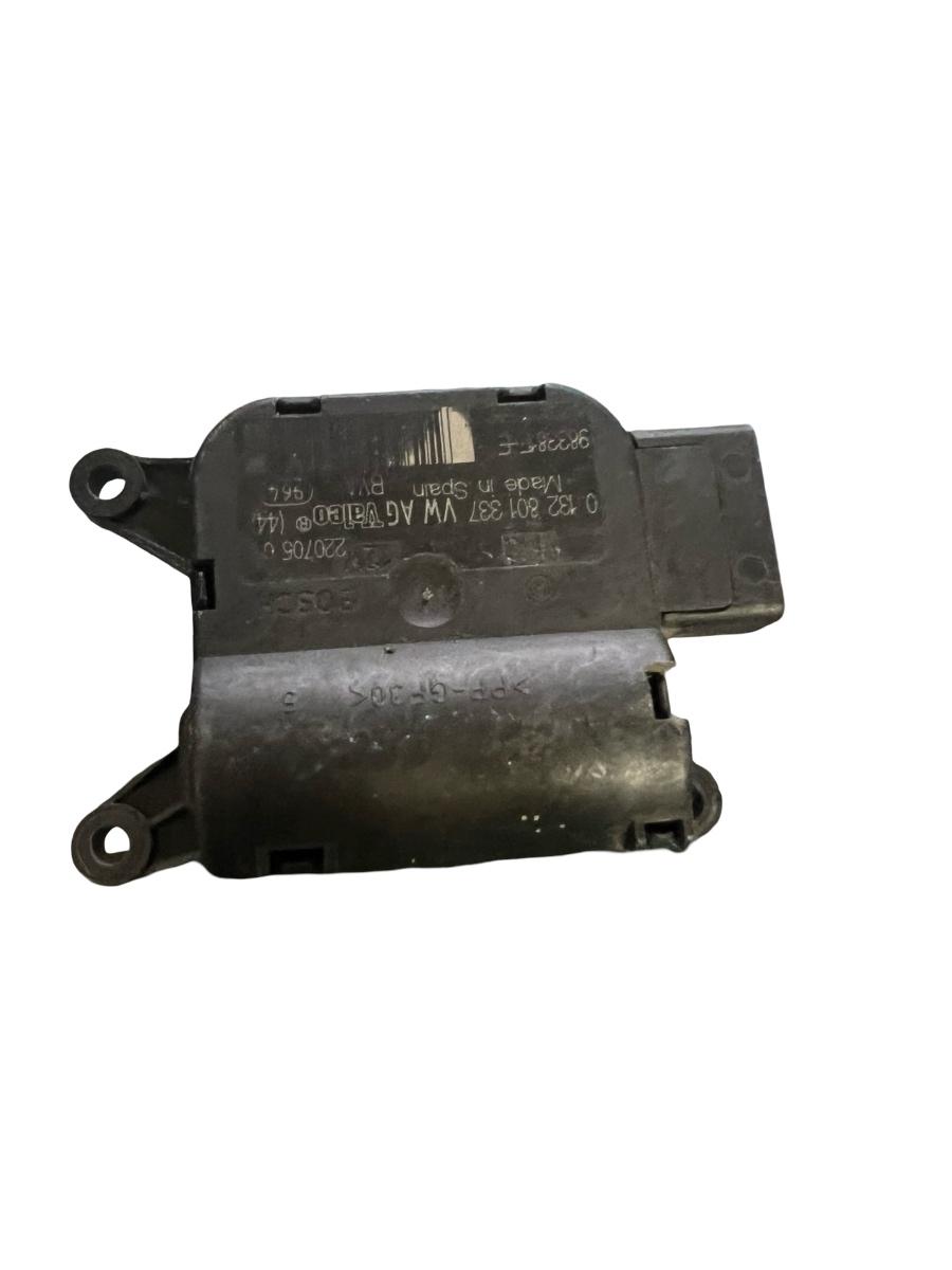Motoras/actuator clapeta aer VOLKSWAGEN GOLF V 1K1 2003 - 2009 0132801337