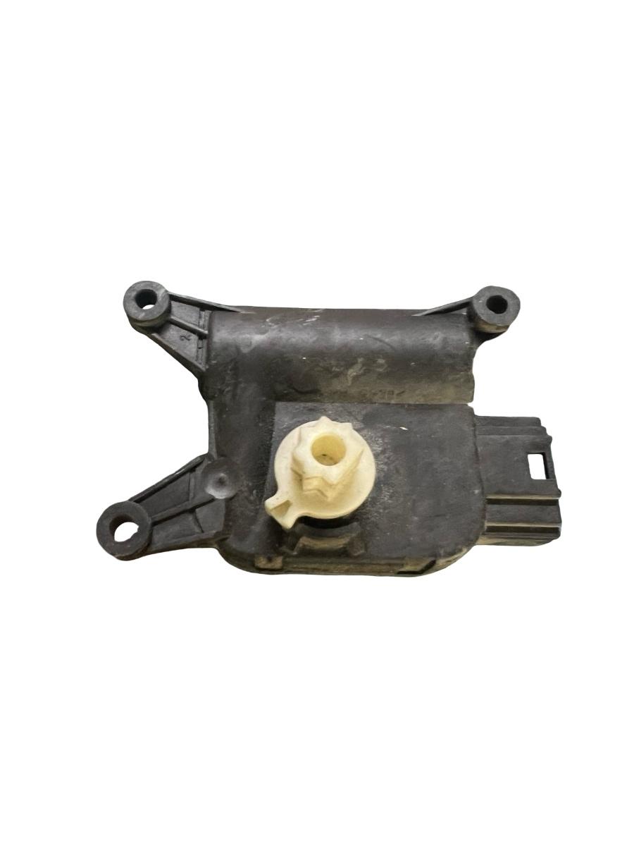 Motoras/actuator clapeta aer VOLKSWAGEN GOLF V 1K1 2003 - 2009 0132801345