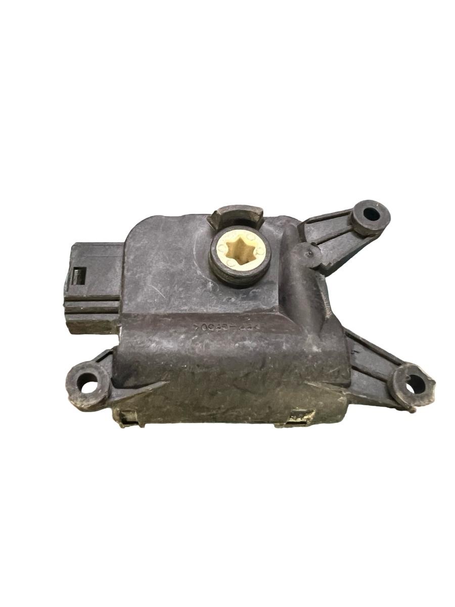 Actuator/motoras clapeta aer AC VOLKSWAGEN GOLF VI 5K1 2008 - 2013 0132801362