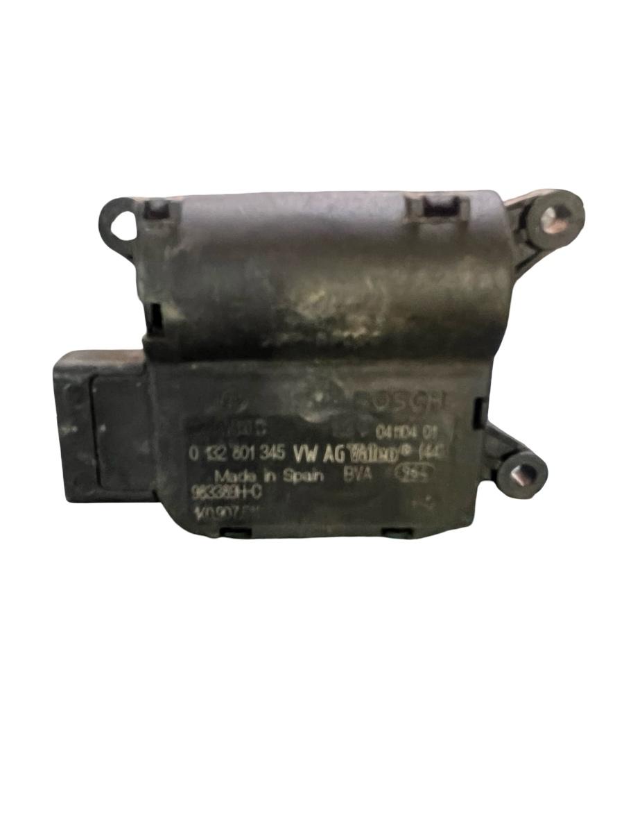 Motoras/actuator clapeta aer VOLKSWAGEN GOLF V 1K1 2003 - 2009 0132801345