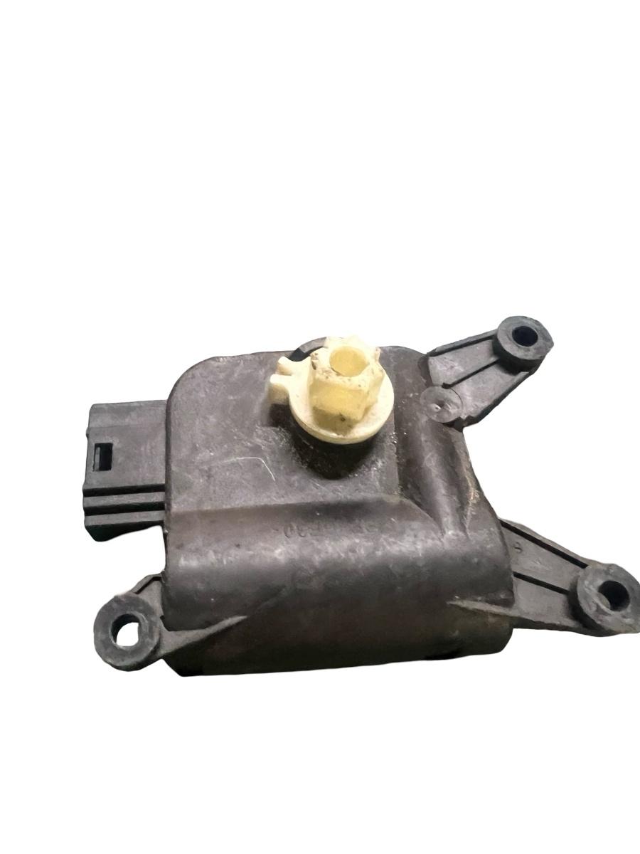 Motoras/actuator clapeta aer VOLKSWAGEN GOLF V 1K1 2003 - 2009 0132801345