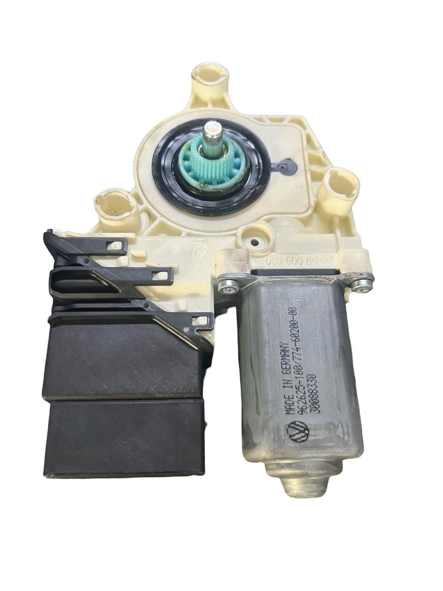 Motoras geam pivotant dreapta spate VOLKSWAGEN TIGUAN 5N_ 2007 - > 5N0959704 – foto 3