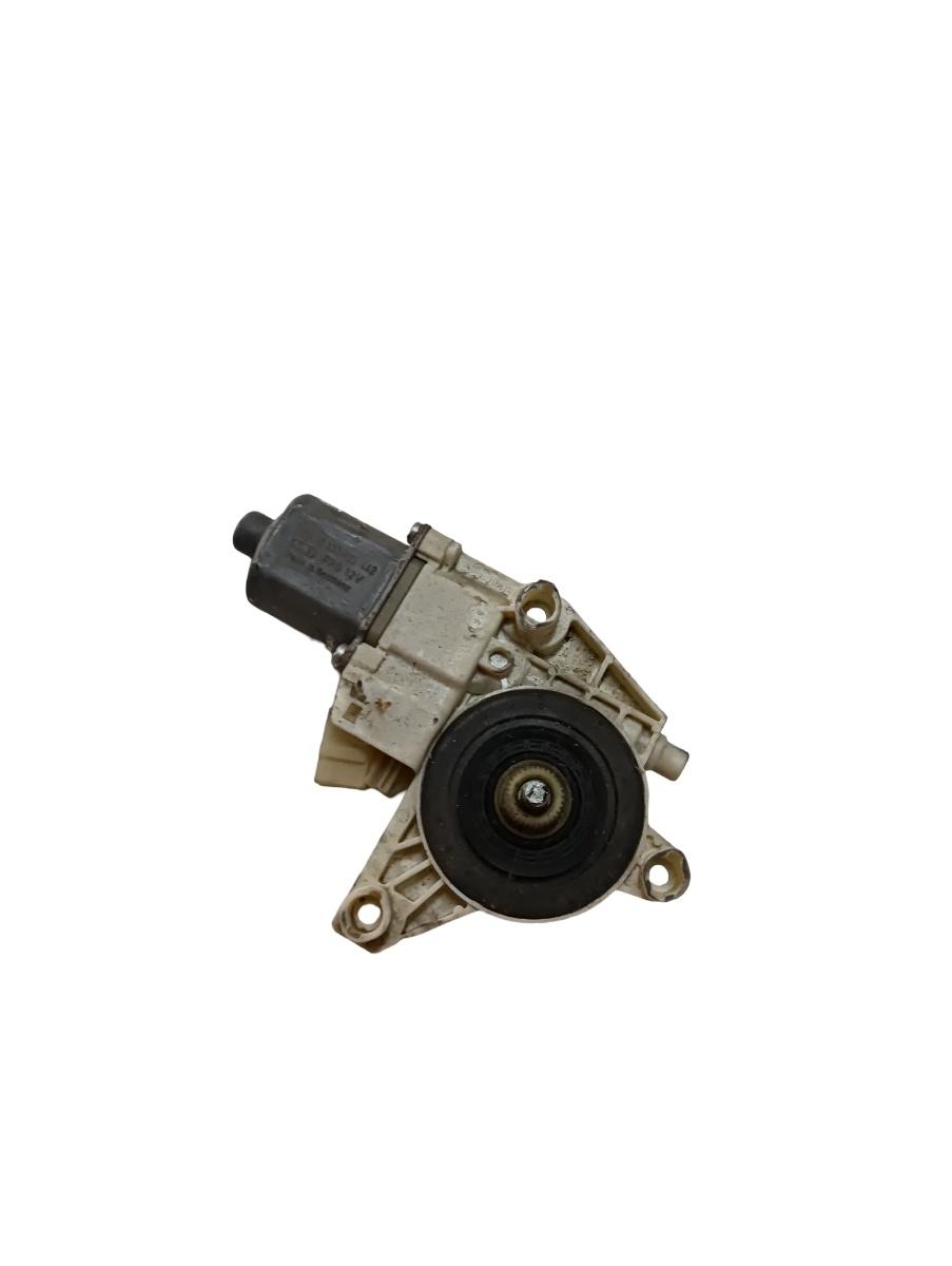 Motoras geam pivotant dreapta spate MERCEDES-BENZ C-CLASS W204 2007 - 2014