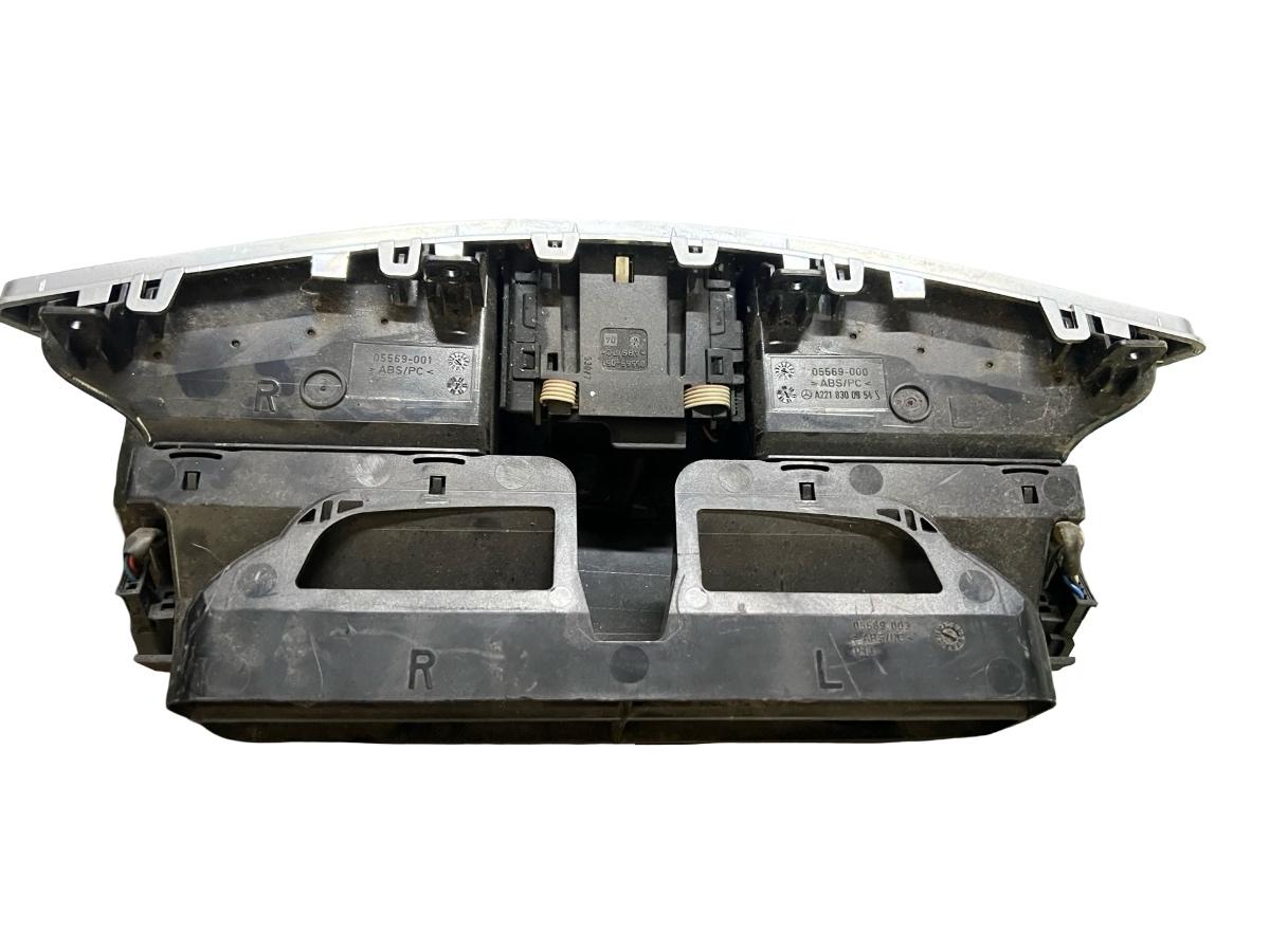 Grila de ventilatie bord centrala MERCEDES-BENZ S-CLASS II W221, C215 2005 - 2013 A2218300954