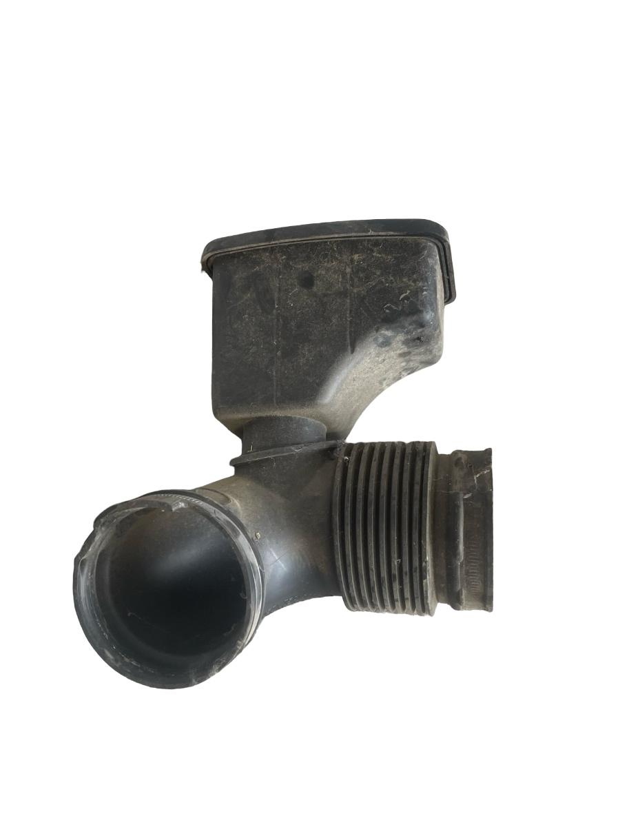 Furtun admisie aer BMW 6 E63 2004 - 2010 7521029