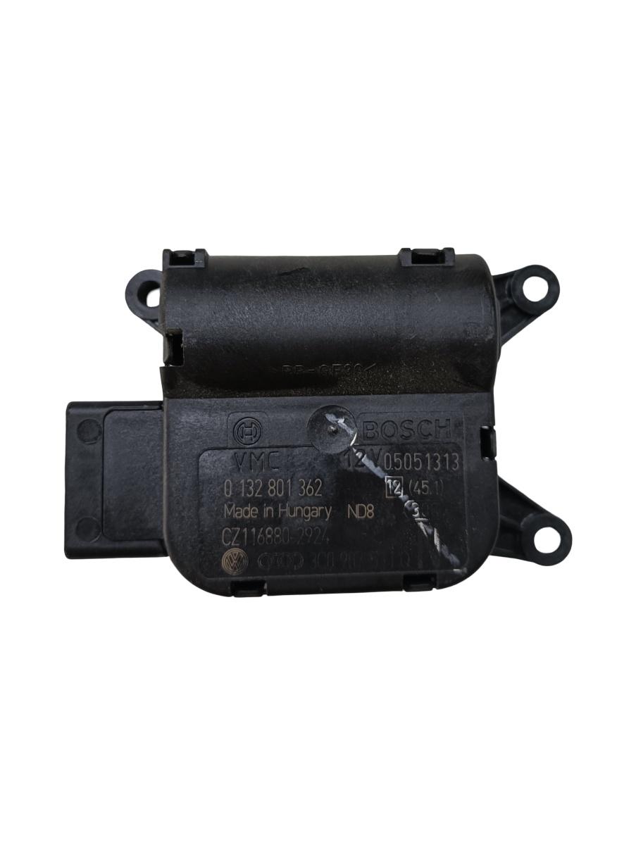 Actuator/motoras clapeta aer AC VOLKSWAGEN GOLF VI 5K1 2008 - 2013 0132801362