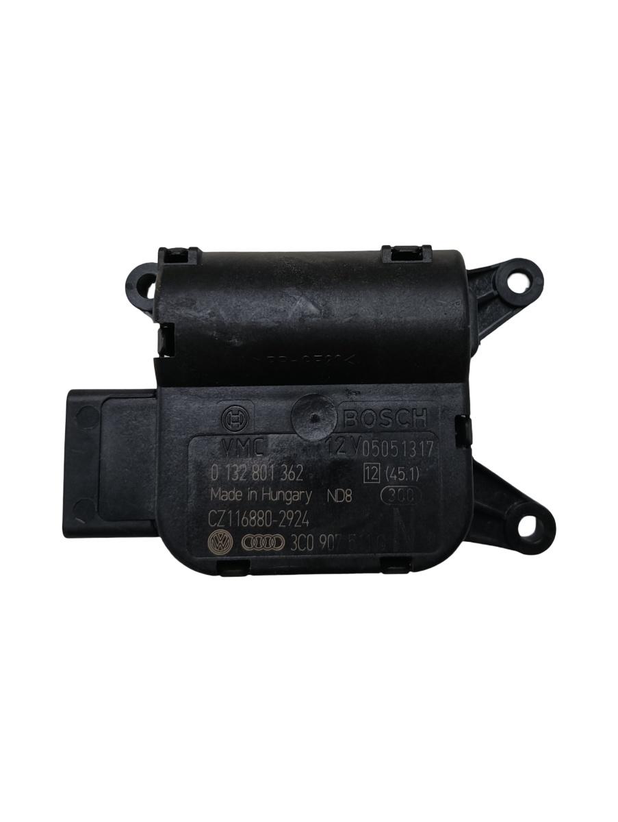 Actuator/motoras clapeta aer AC VOLKSWAGEN GOLF VI 5K1 2008 - 2013 0132801362
