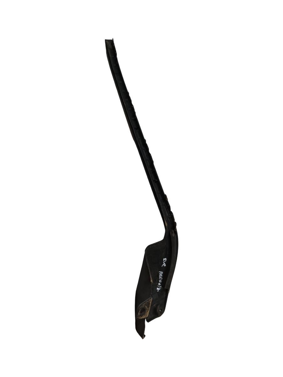 Ornamente parbriz dreapta fata DODGE NITRO 2006 - 2012